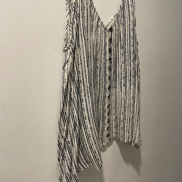 Button Down Tank - Picture 2 of 7